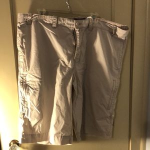 Eddie Bauer men’s 44 inch waist khaki shorts